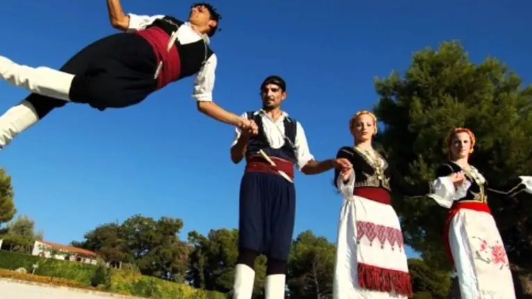 cretan dancers