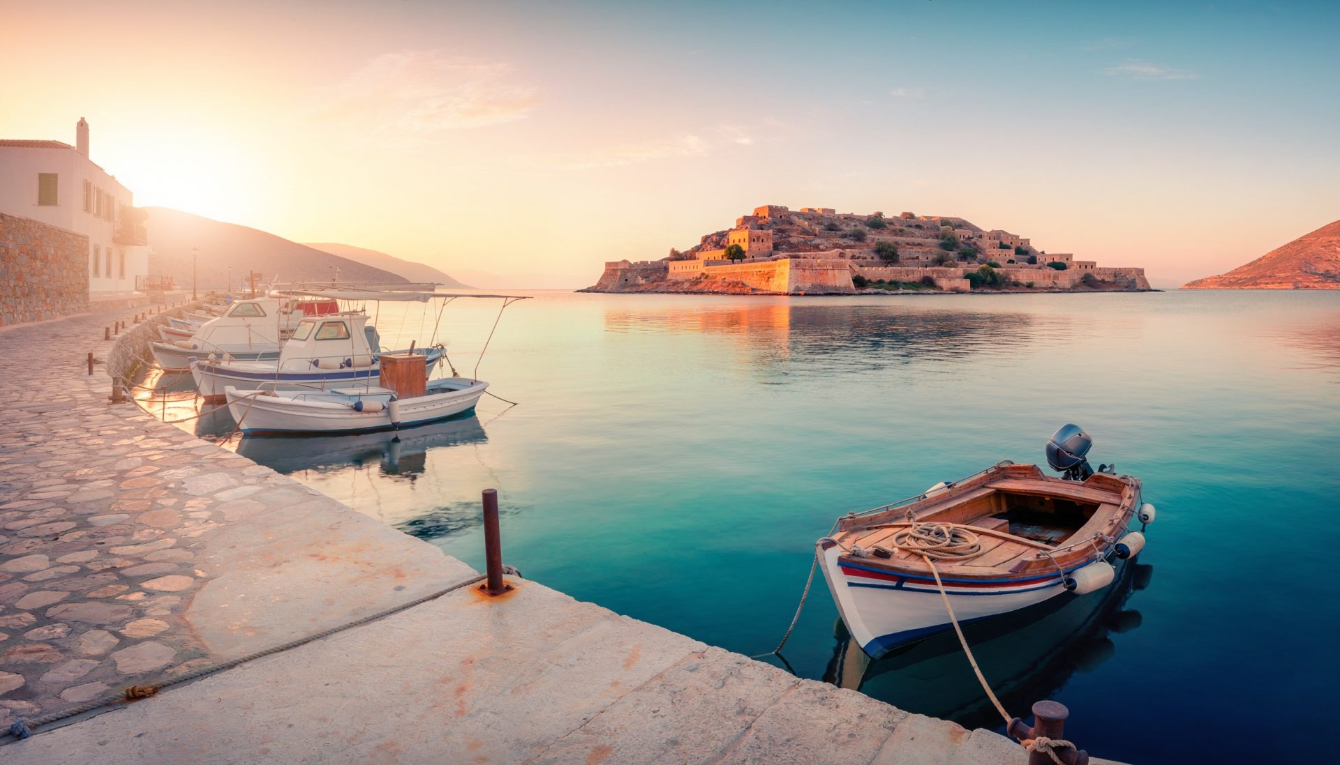 Vue sur Spinalonga depuis Elounda en Crète